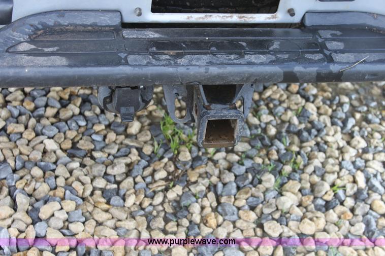 image for item D7554 2003 Chevrolet Silverado C1500 extended cab pickup truck