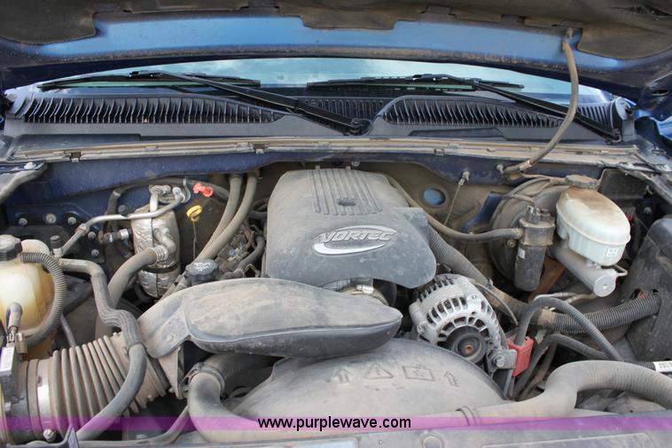 image for item D7554 2003 Chevrolet Silverado C1500 extended cab pickup truck