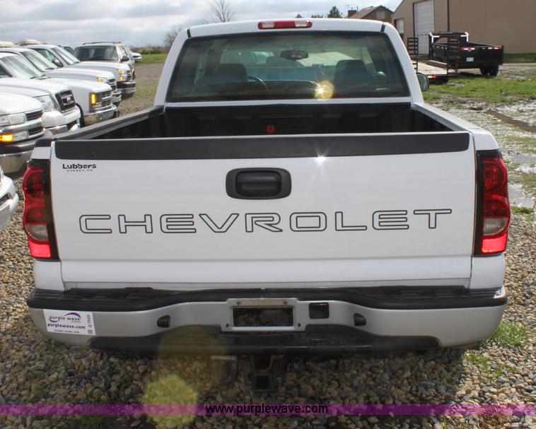 image for item D7555 2005 Chevrolet Silverado C1500 extended cab pickup truck