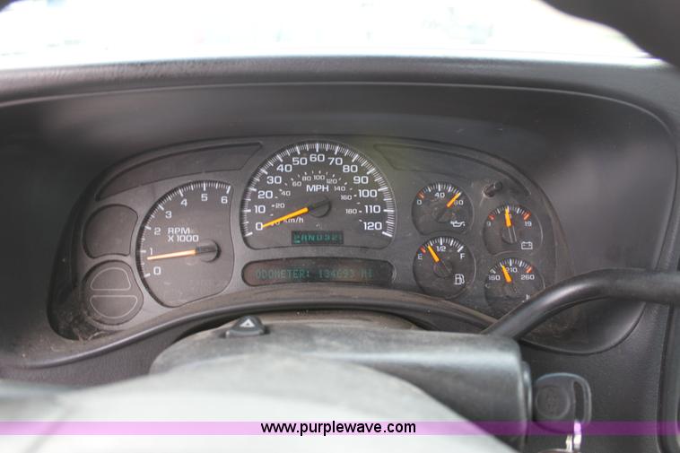 image for item D7555 2005 Chevrolet Silverado C1500 extended cab pickup truck