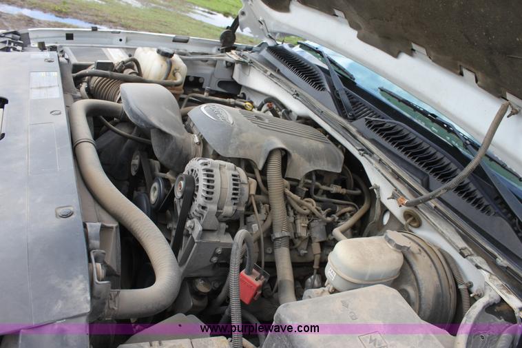 image for item D7555 2005 Chevrolet Silverado C1500 extended cab pickup truck