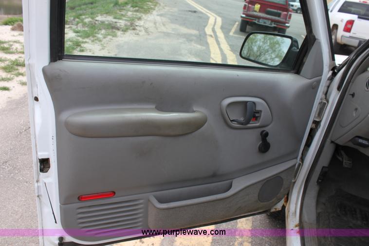 image for item D7627 2000 Chevrolet C2500 LS pickup truck