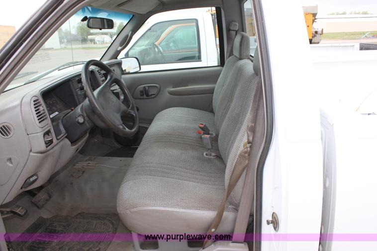 image for item D7627 2000 Chevrolet C2500 LS pickup truck