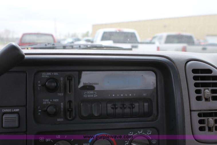 image for item D7627 2000 Chevrolet C2500 LS pickup truck