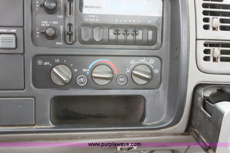 image for item D7627 2000 Chevrolet C2500 LS pickup truck