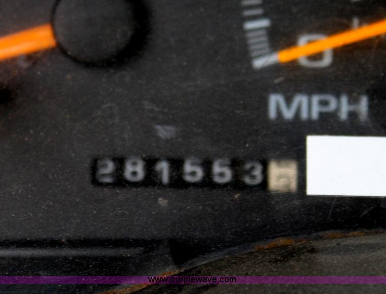 image for item D7627 2000 Chevrolet C2500 LS pickup truck