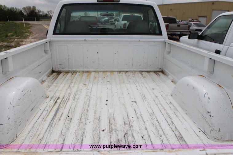image for item D7627 2000 Chevrolet C2500 LS pickup truck