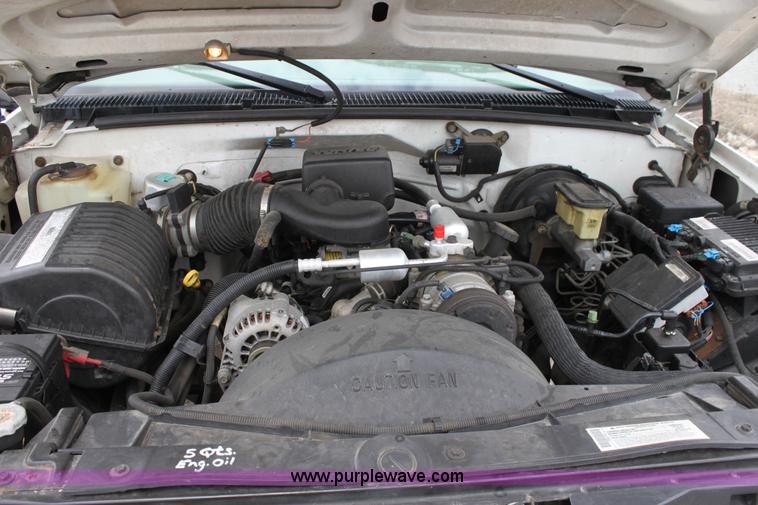 image for item D7627 2000 Chevrolet C2500 LS pickup truck