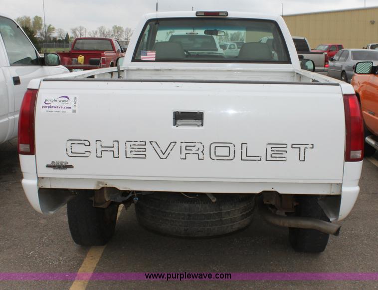 image for item D7629 2000 Chevrolet C2500 LS pickup truck