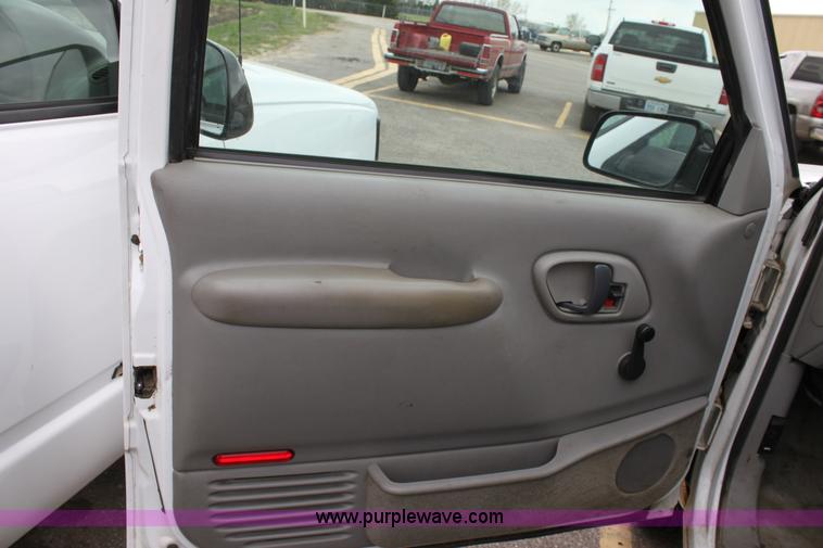 image for item D7629 2000 Chevrolet C2500 LS pickup truck