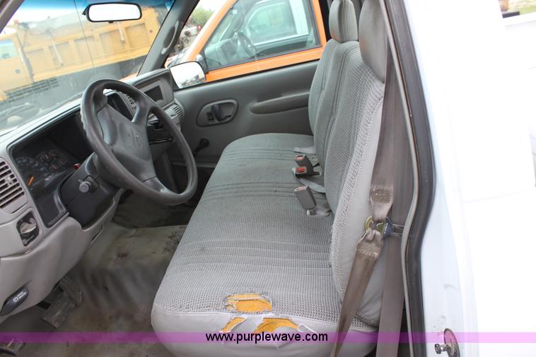 image for item D7629 2000 Chevrolet C2500 LS pickup truck