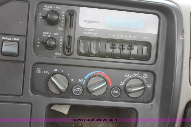 image for item D7629 2000 Chevrolet C2500 LS pickup truck