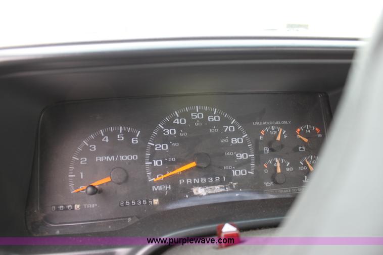 image for item D7629 2000 Chevrolet C2500 LS pickup truck