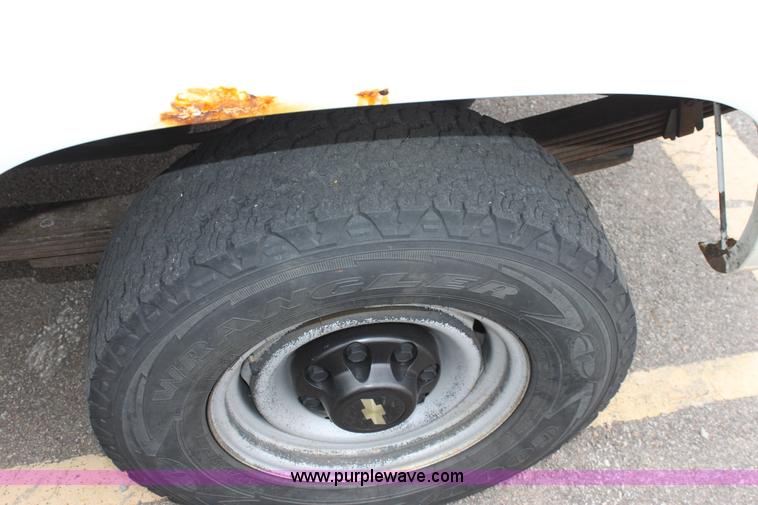 image for item D7629 2000 Chevrolet C2500 LS pickup truck