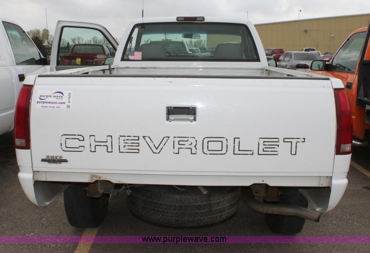 image for item D7629 2000 Chevrolet C2500 LS pickup truck