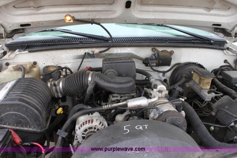 image for item D7629 2000 Chevrolet C2500 LS pickup truck