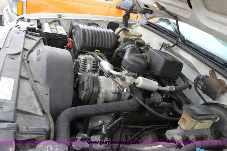 image for item D7629 2000 Chevrolet C2500 LS pickup truck