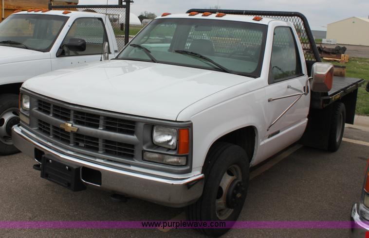image for item D7630 2000 Chevrolet C3500 LS pickup truck