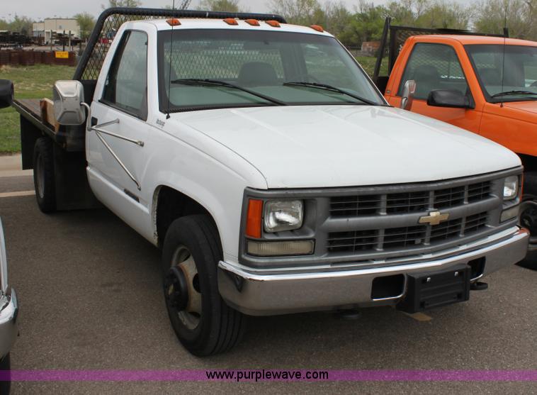 image for item D7630 2000 Chevrolet C3500 LS pickup truck