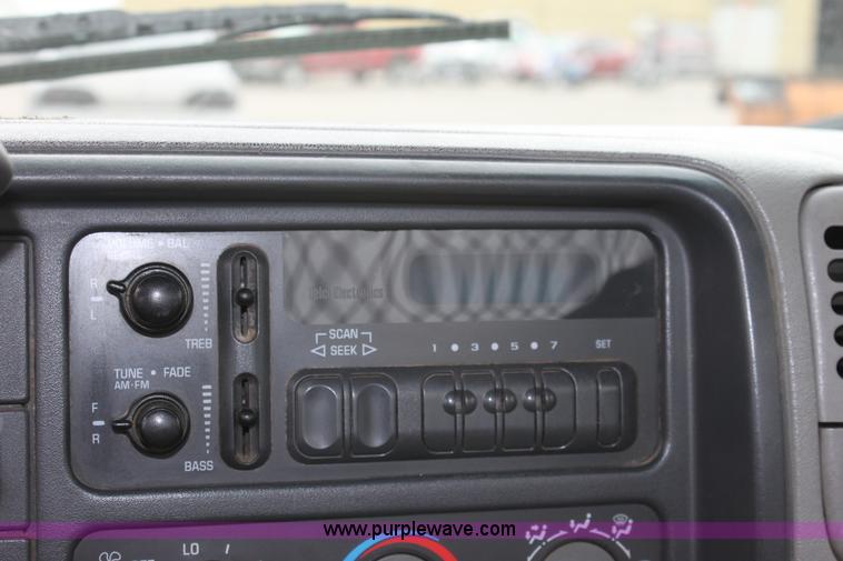 image for item D7630 2000 Chevrolet C3500 LS pickup truck