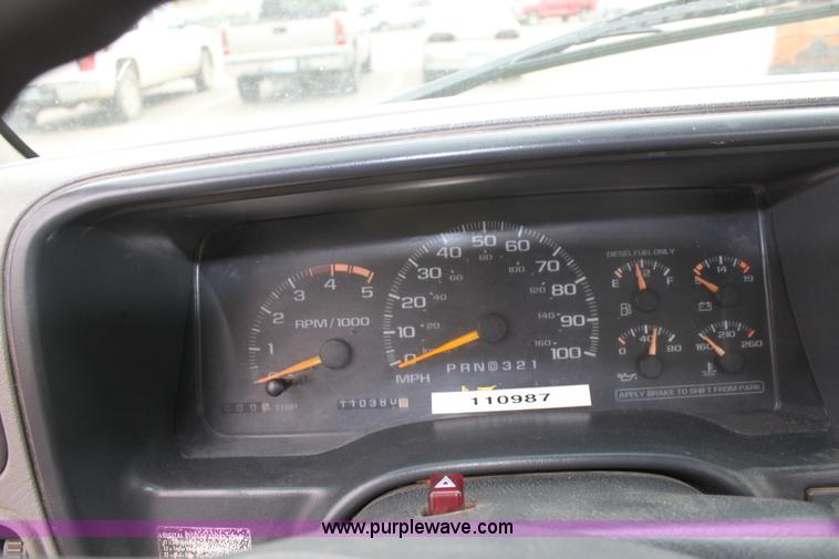 image for item D7630 2000 Chevrolet C3500 LS pickup truck