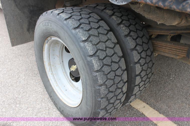 image for item D7630 2000 Chevrolet C3500 LS pickup truck