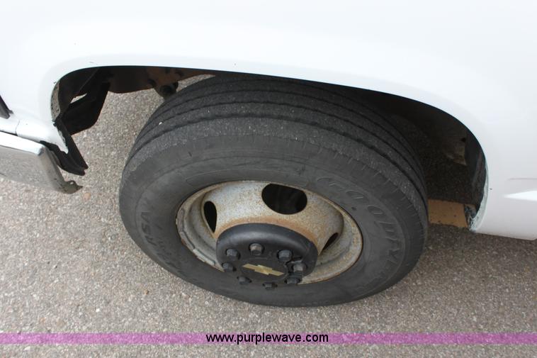 image for item D7630 2000 Chevrolet C3500 LS pickup truck