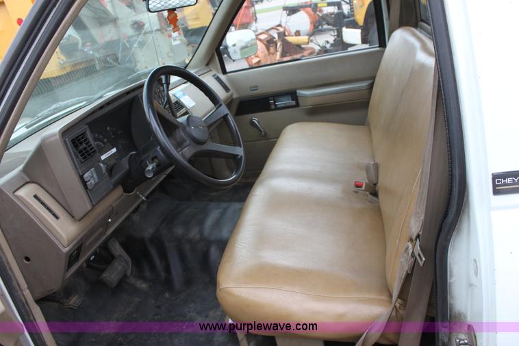 image for item D7631 1991 Chevrolet C3500 pickup truck
