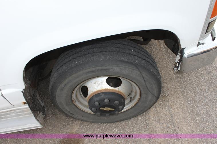 image for item D7631 1991 Chevrolet C3500 pickup truck