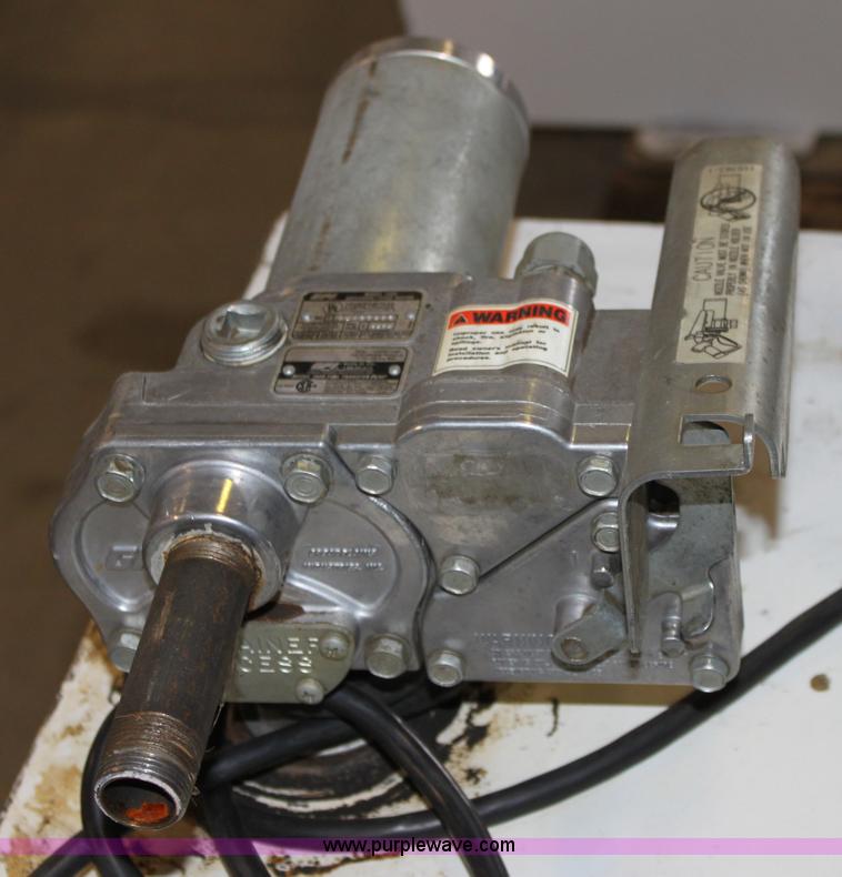 image for item D7651 Delta 100 gallon fuel tank with 12v pump