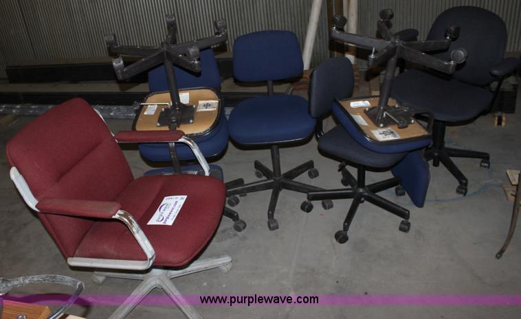 image for item D7662 (7) assorted chairs