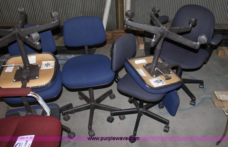 image for item D7662 (7) assorted chairs