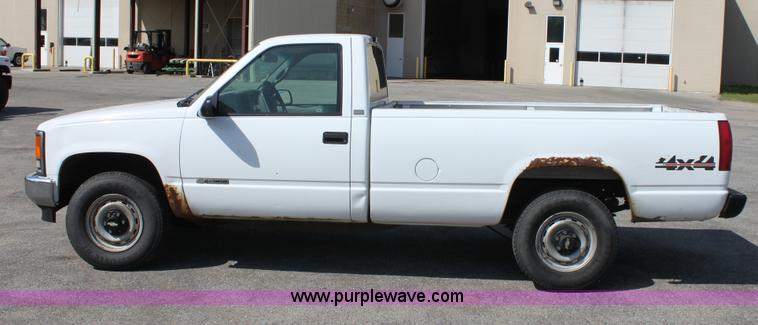 image for item D7715 1996 Chevrolet K1500 Cheyenne pickup truck