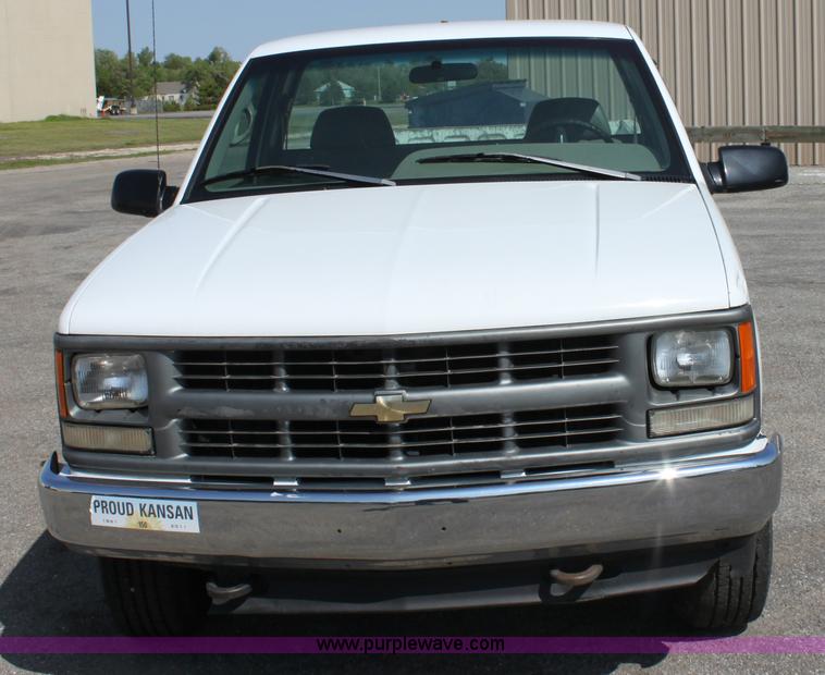 image for item D7715 1996 Chevrolet K1500 Cheyenne pickup truck