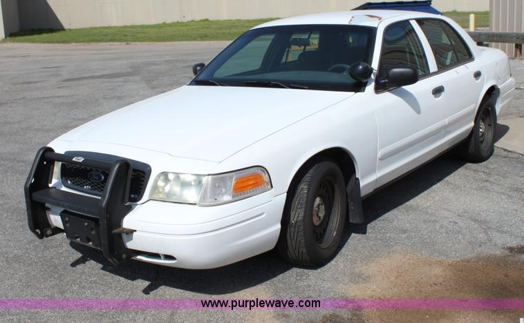 image for item D7716 2001 Ford Crown Victoria Police Interceptor