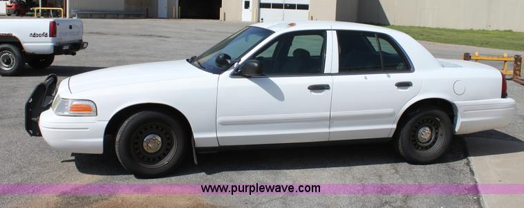 image for item D7716 2001 Ford Crown Victoria Police Interceptor