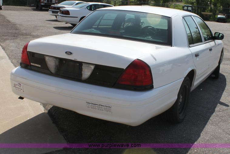 image for item D7716 2001 Ford Crown Victoria Police Interceptor