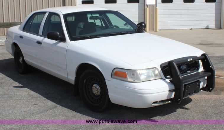 image for item D7716 2001 Ford Crown Victoria Police Interceptor