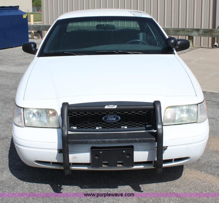 image for item D7716 2001 Ford Crown Victoria Police Interceptor