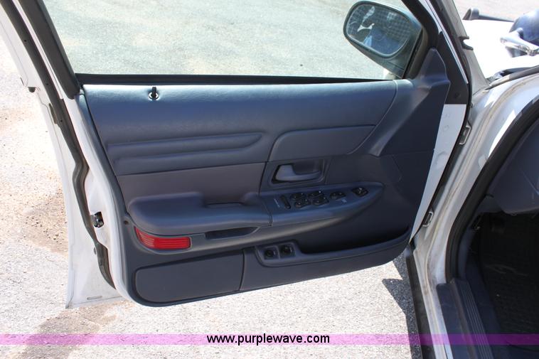 image for item D7716 2001 Ford Crown Victoria Police Interceptor