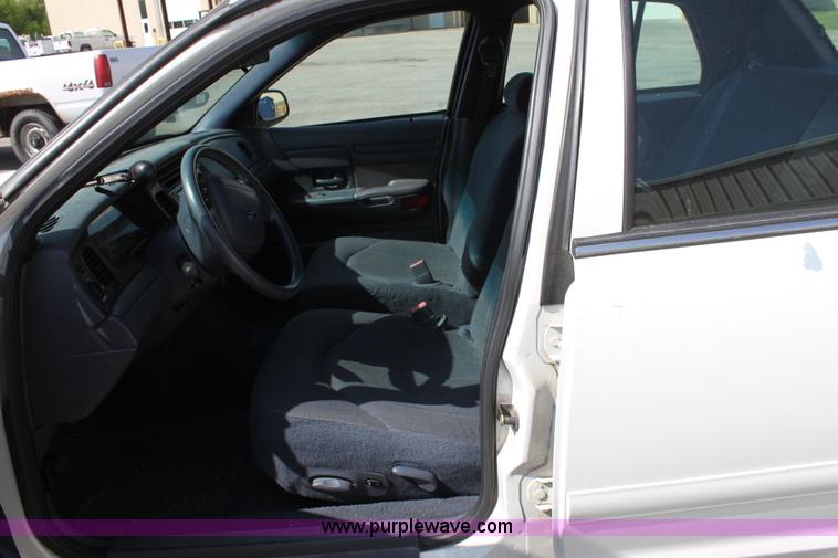 image for item D7716 2001 Ford Crown Victoria Police Interceptor