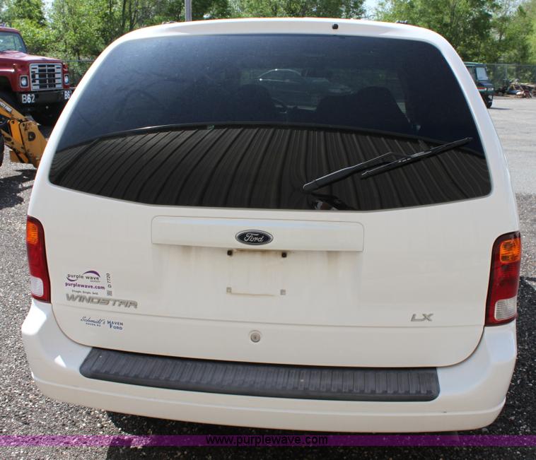 image for item D7720 2002 Ford Windstar LX mini van