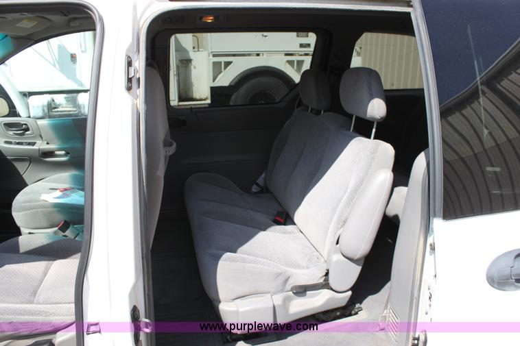 image for item D7720 2002 Ford Windstar LX mini van