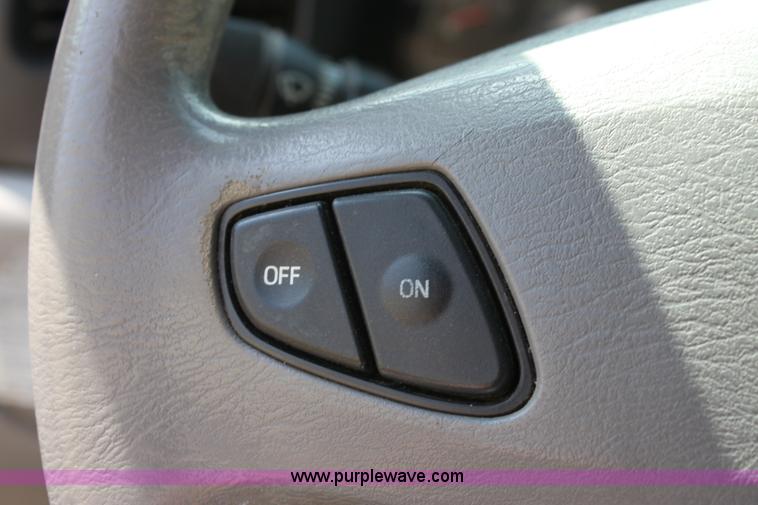 image for item D7720 2002 Ford Windstar LX mini van