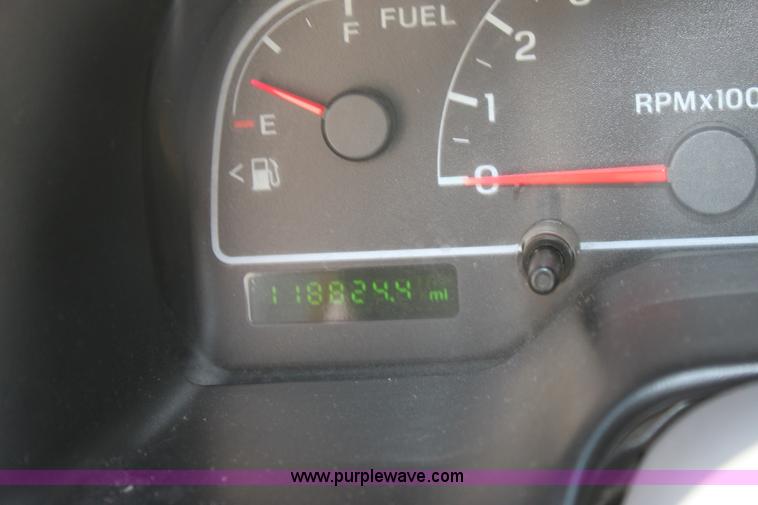 image for item D7720 2002 Ford Windstar LX mini van