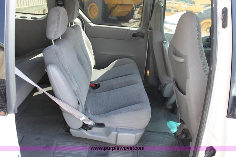 image for item D7720 2002 Ford Windstar LX mini van
