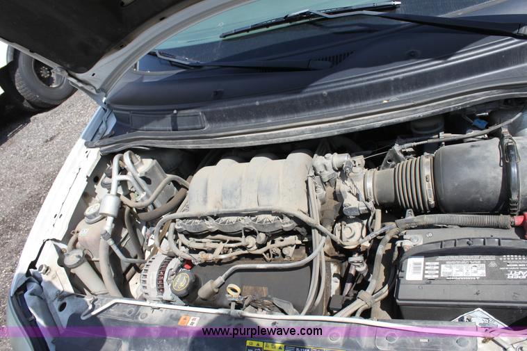 image for item D7720 2002 Ford Windstar LX mini van