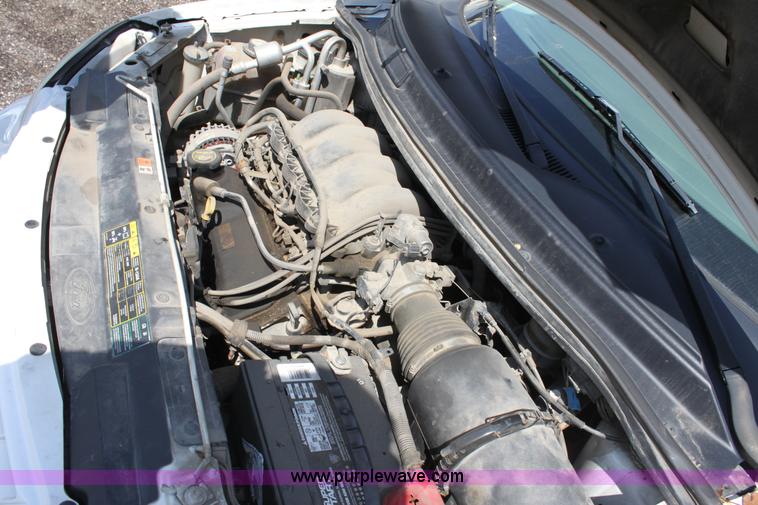 image for item D7720 2002 Ford Windstar LX mini van