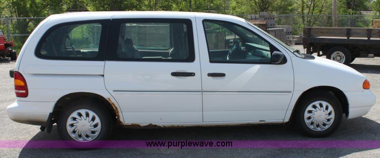 image for item D7721 1998 Ford Windstar GL mini van