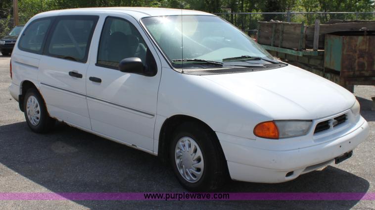 image for item D7721 1998 Ford Windstar GL mini van
